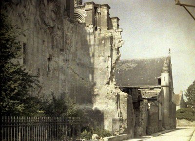 Die Nordfassade der Kathedrale Saint-Gervaise-et-Saint-Protais, begonnen 1180 und im Krieg schwer beschädigt, Soissons, Aisne, Frankreich, 1917 von Fernand Cuville